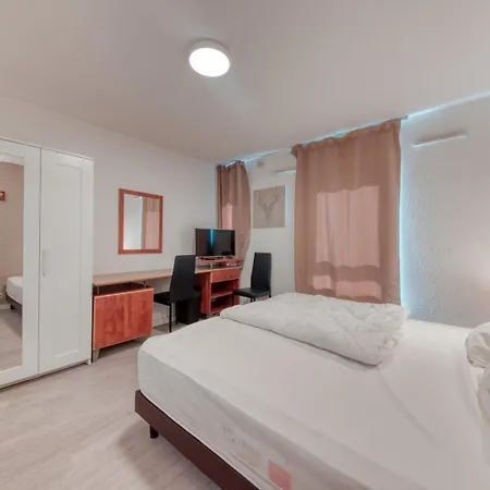 Dans Hoteliere Part-dieu * Лион
